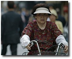 Japonaise sur un vélo